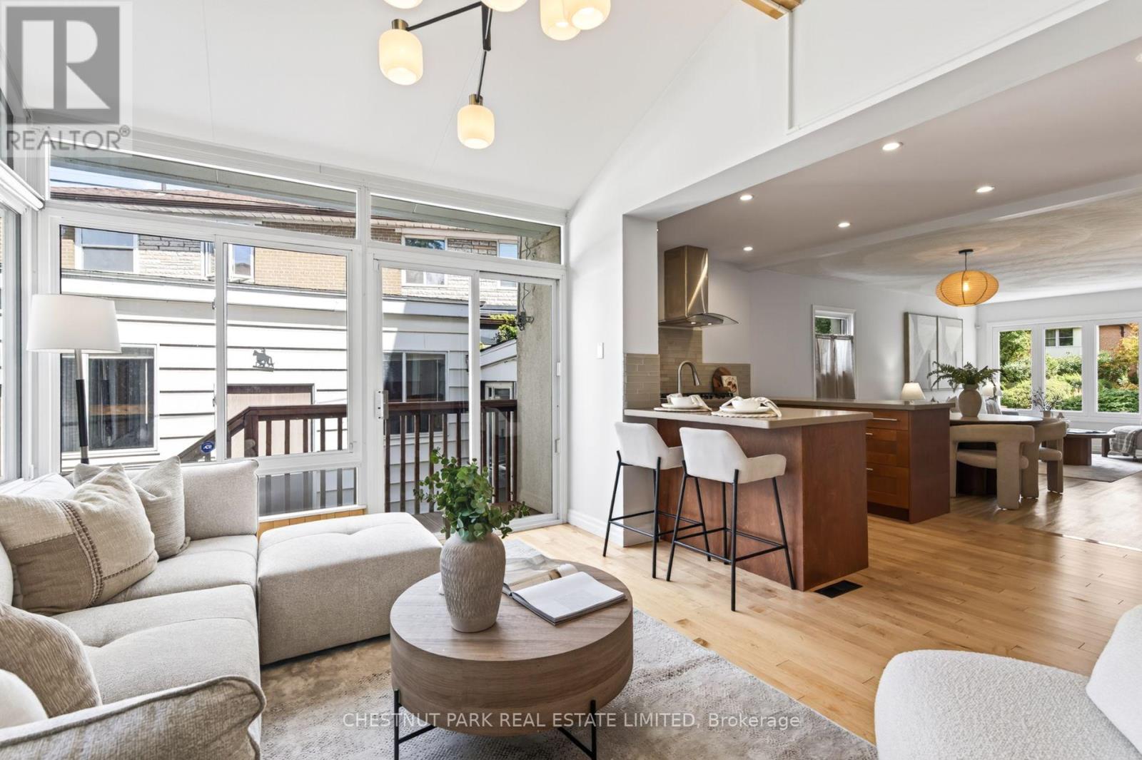 64 Pasadena Gardens, Toronto, Ontario  M6S 4R5 - Photo 17 - W13780086