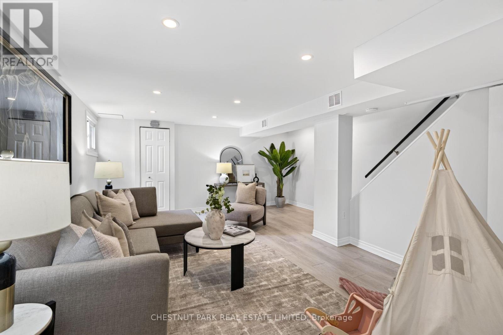 64 Pasadena Gardens, Toronto, Ontario  M6S 4R5 - Photo 27 - W13780086