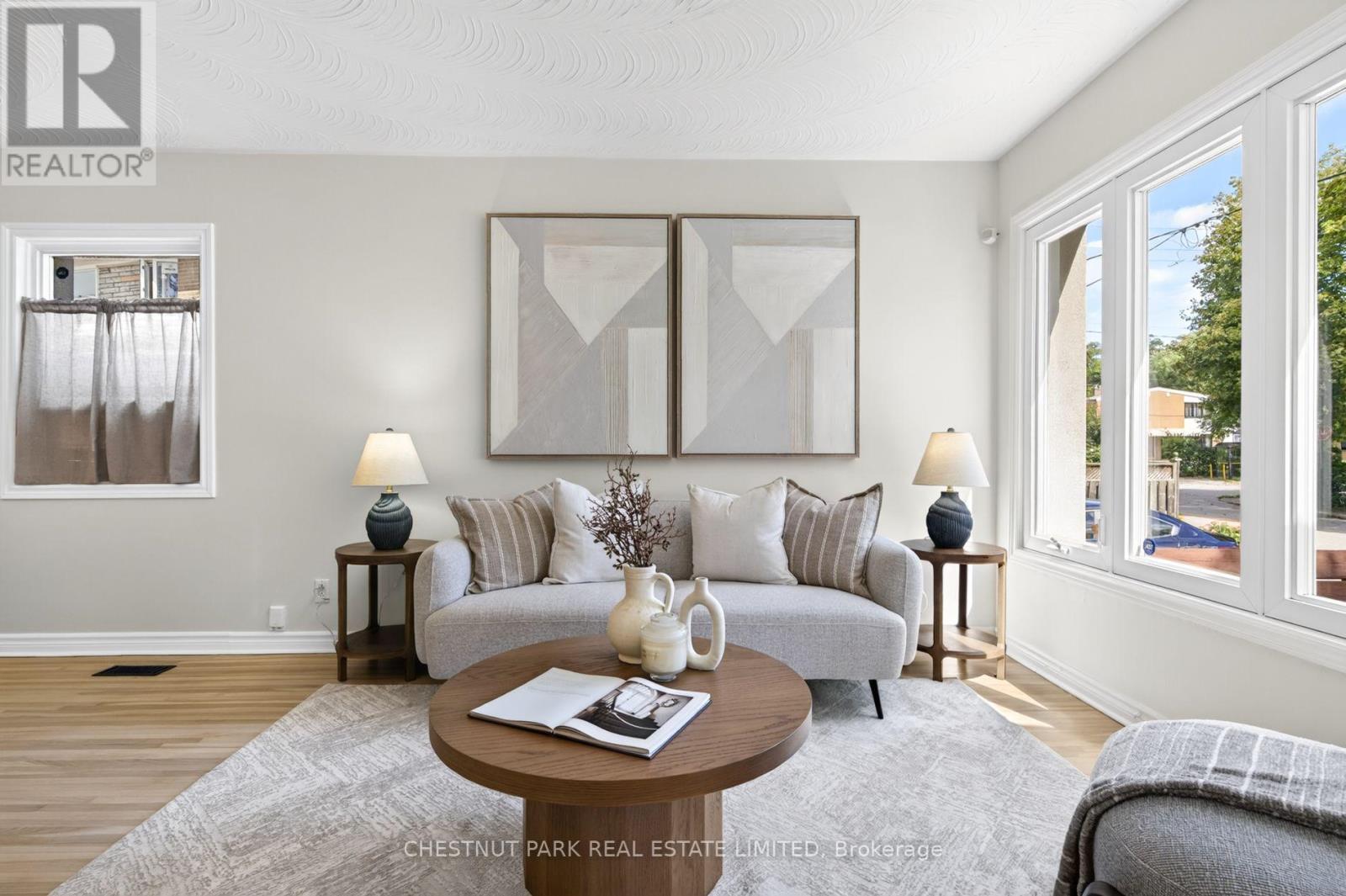 64 Pasadena Gardens, Toronto, Ontario  M6S 4R5 - Photo 4 - W13780086