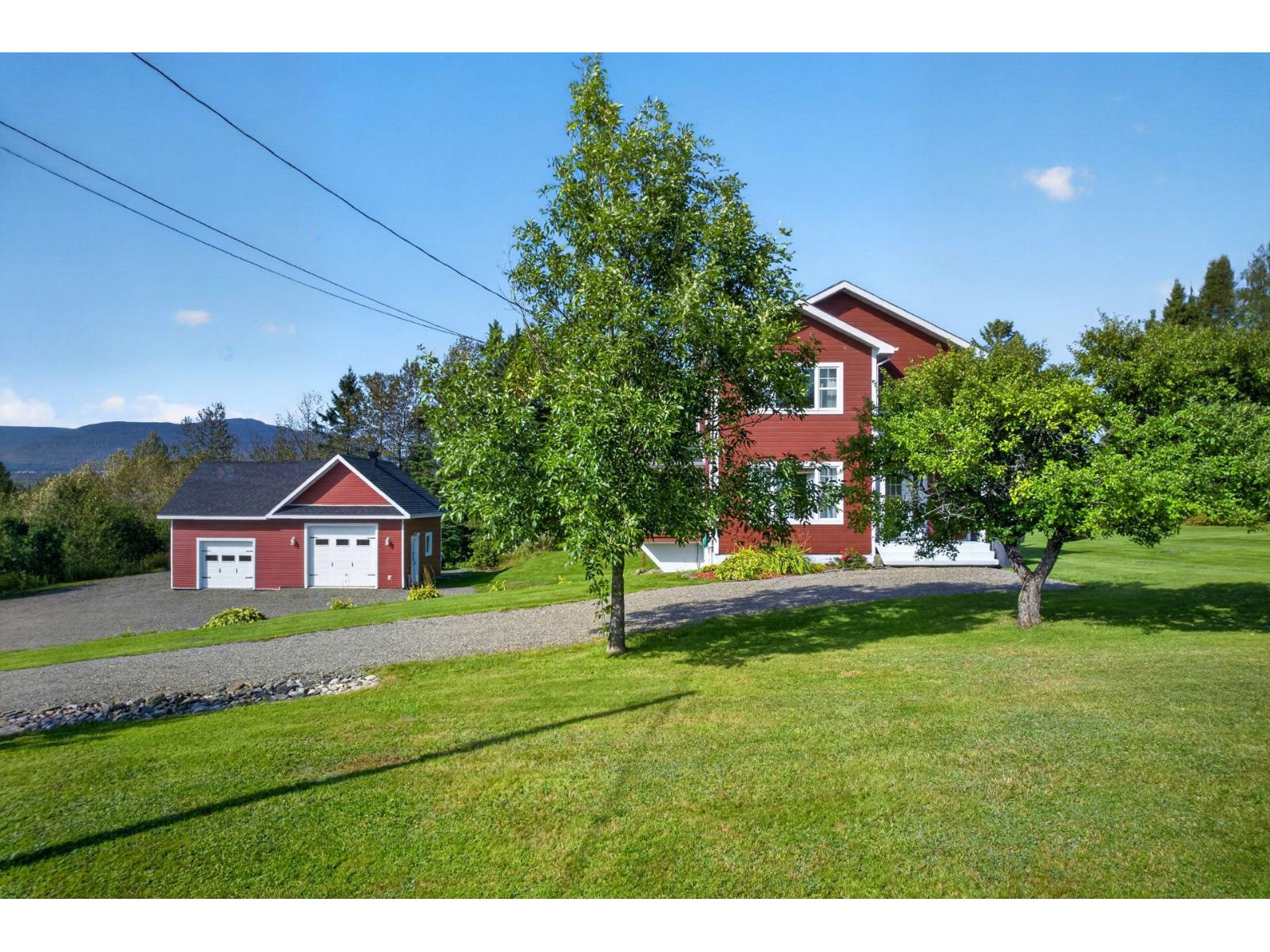 70 Rue Principale O. Notre-Dame-des-Bois Quebec Canada J0B2E0 3