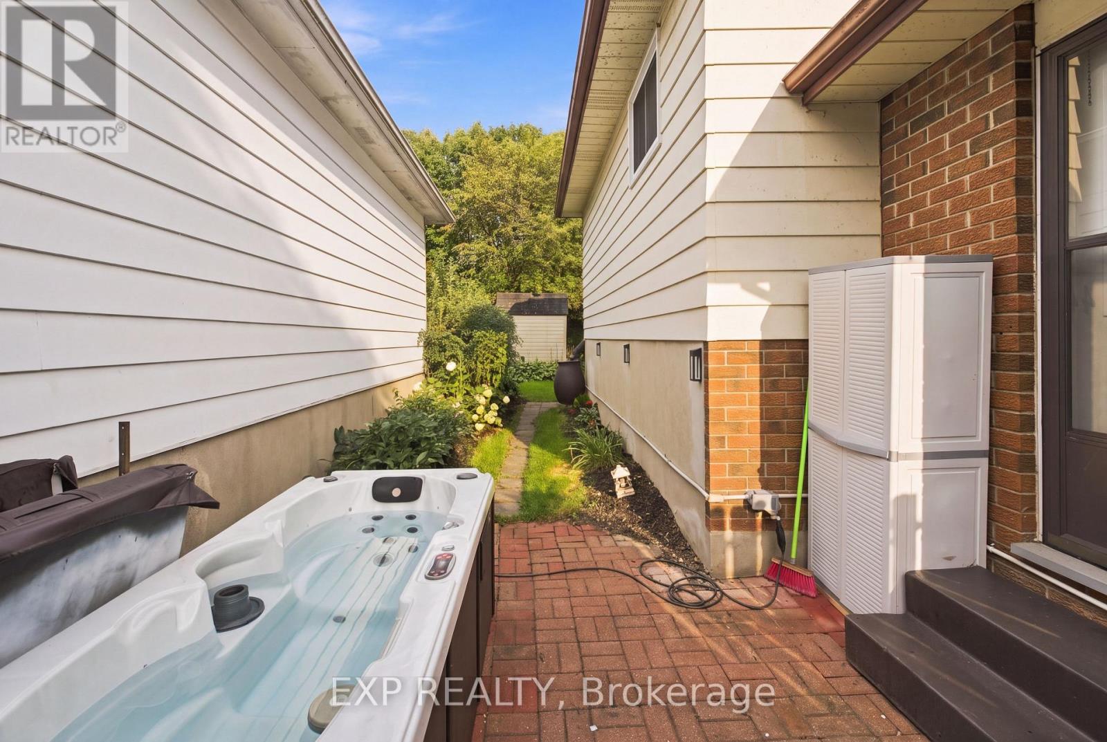 447 Drummerhill Crescent, Waterloo, Ontario  N2T 1G3 - Photo 6 - X13779940