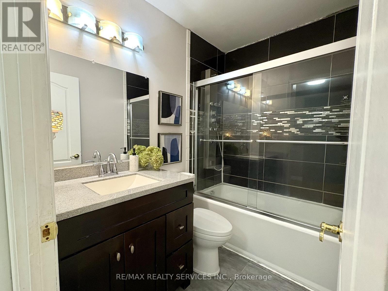 151 Greene Drive, Brampton, Ontario  L6V 2P2 - Photo 12 - W13780046