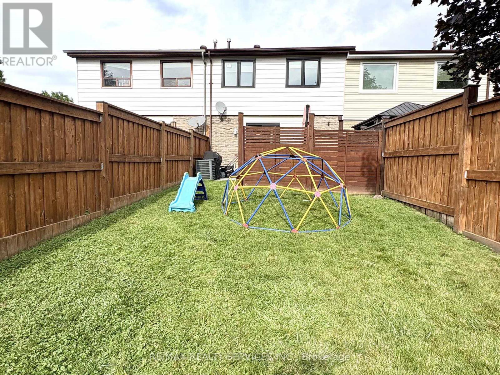151 Greene Drive, Brampton, Ontario  L6V 2P2 - Photo 17 - W13780046