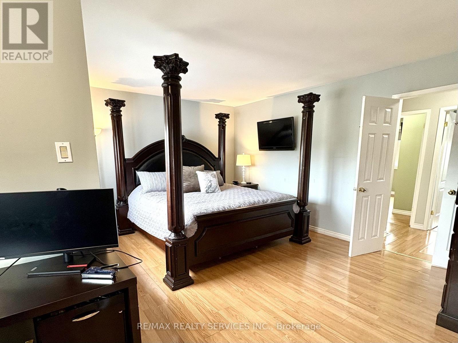 151 Greene Drive, Brampton, Ontario  L6V 2P2 - Photo 8 - W13780046
