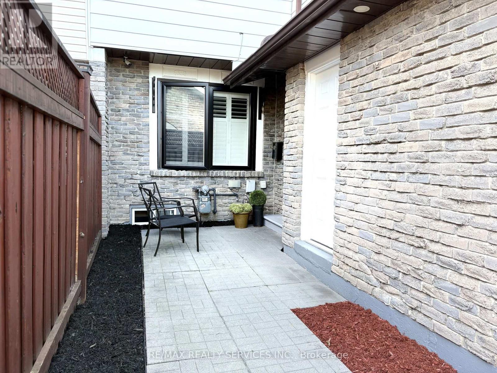 151 Greene Drive, Brampton, Ontario  L6V 2P2 - Photo 3 - W13780046