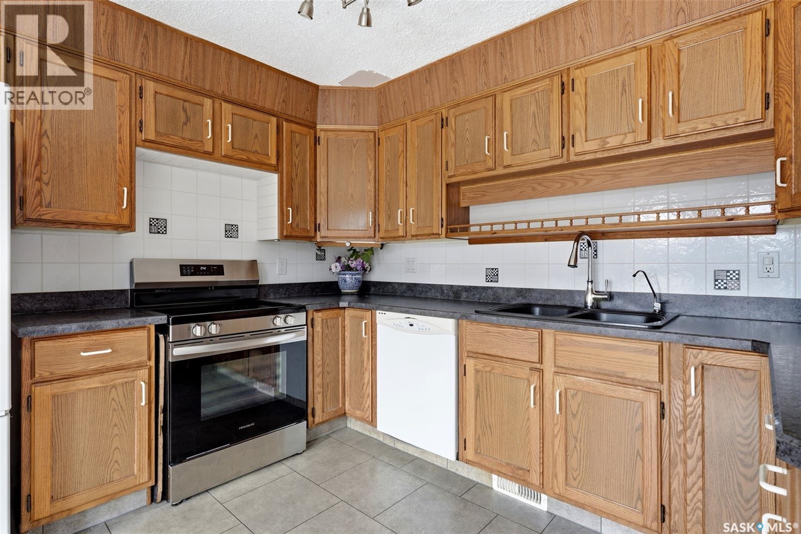 2807 Howell Drive E, Regina, Saskatchewan  S4N 6G1 - Photo 12 - SK048247