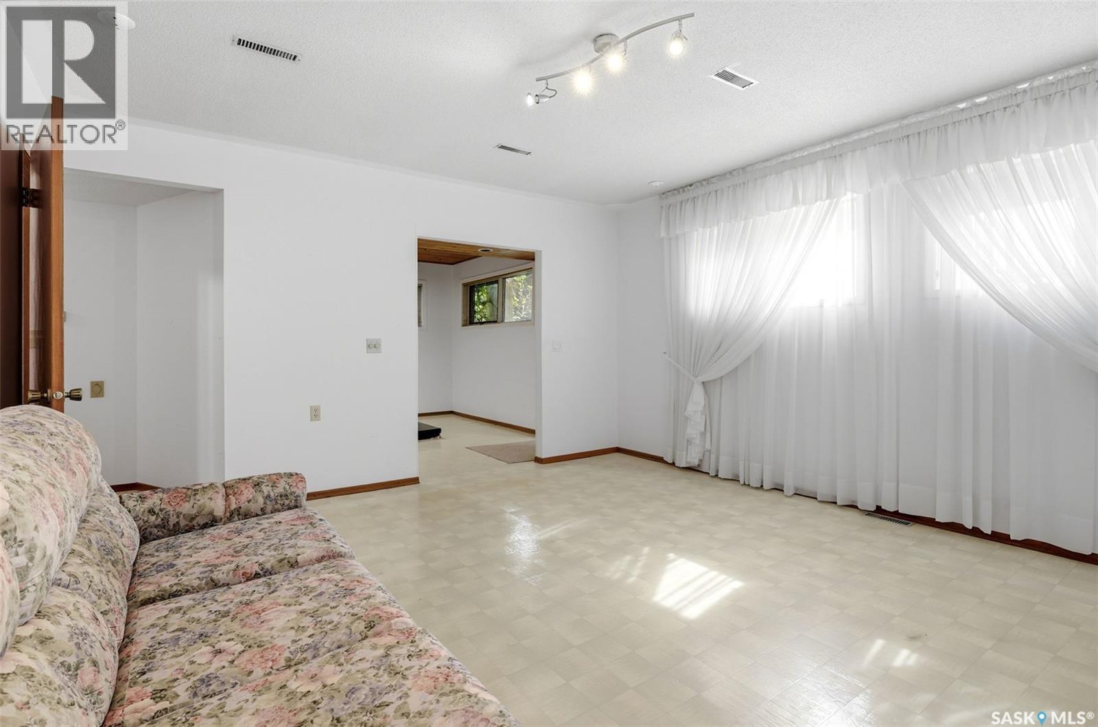 2807 Howell Drive E, Regina, Saskatchewan  S4N 6G1 - Photo 25 - SK048247