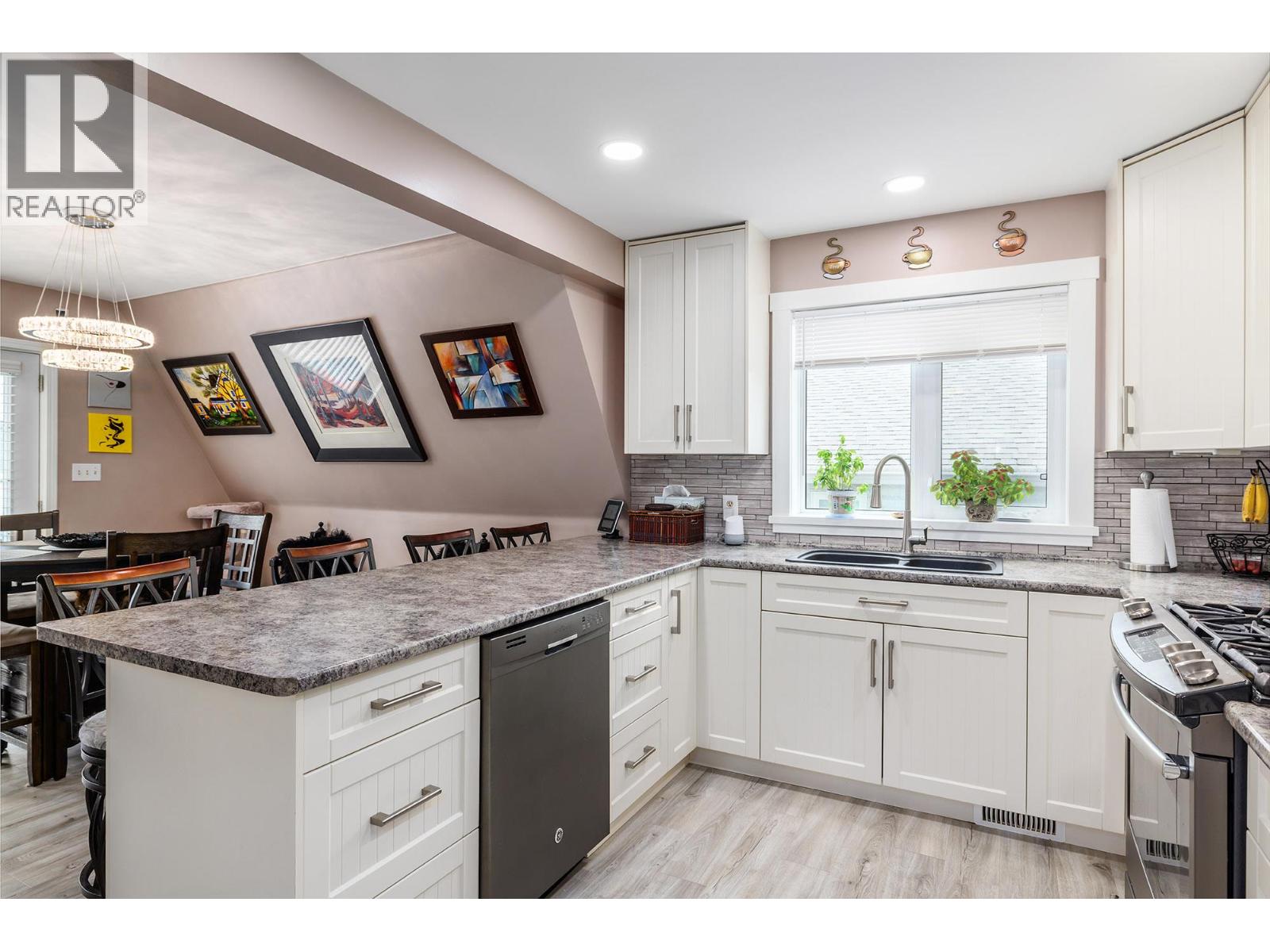 682 Cougar Street, Vernon, British Columbia  V1H 2A1 - Photo 6 - 10400645