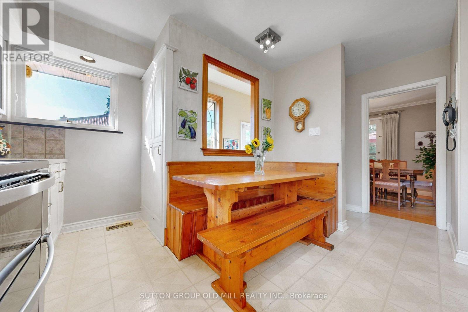 4 Ravenscrest Drive, Toronto, Ontario  M9B 5M7 - Photo 9 - W13779054