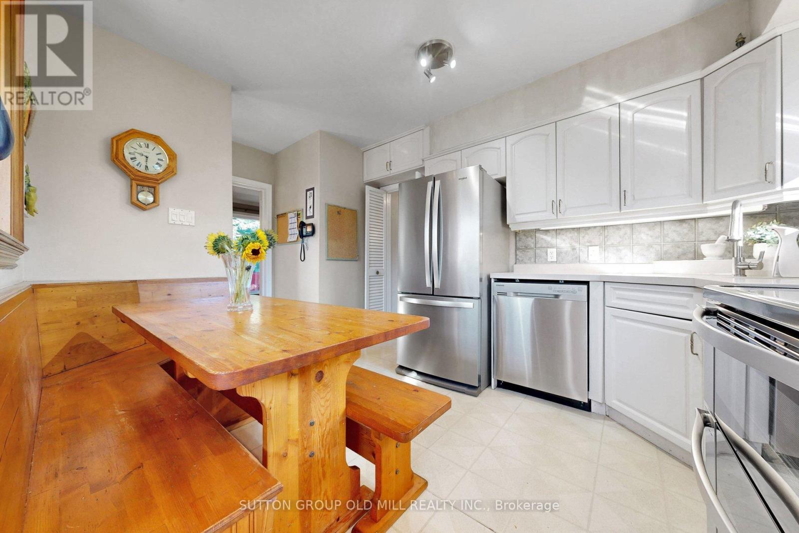 4 Ravenscrest Drive, Toronto, Ontario  M9B 5M7 - Photo 12 - W13779054