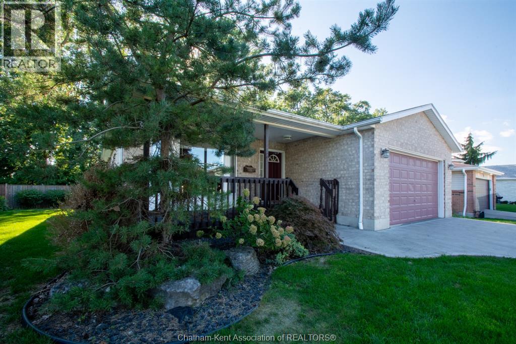 24 Churchill Park Road, Chatham, Ontario  N7M 6K5 - Photo 3 - 26022413
