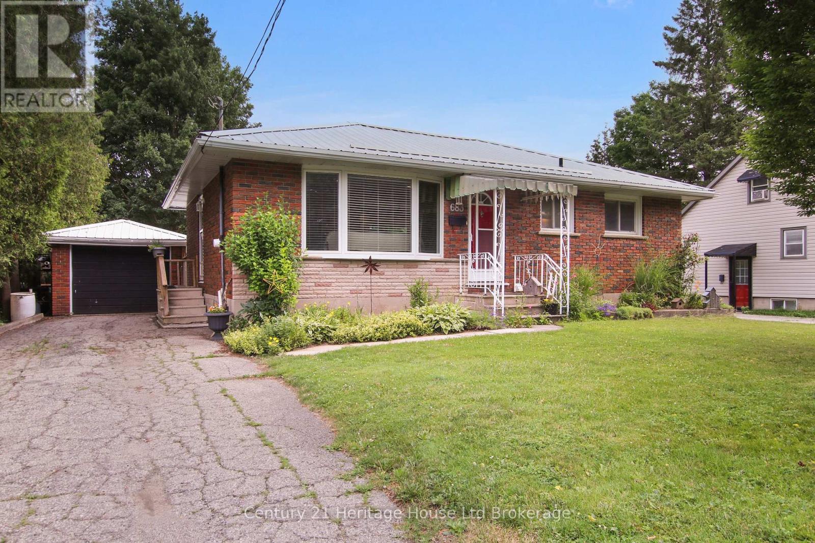 683 COLLEGE AVENUE, Woodstock, Ontario