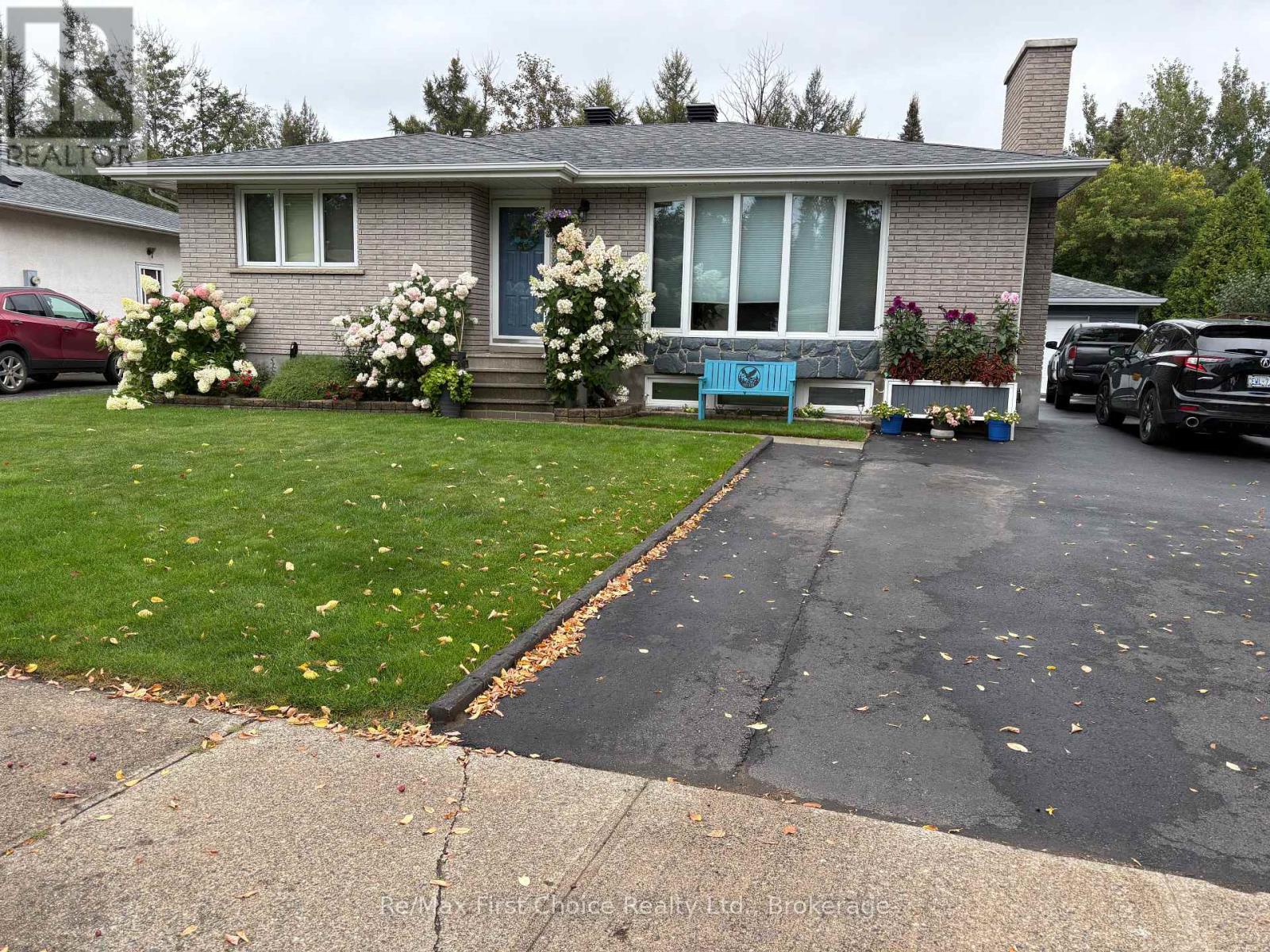422 RYERSON CRESCENT, Thunder Bay, Ontario