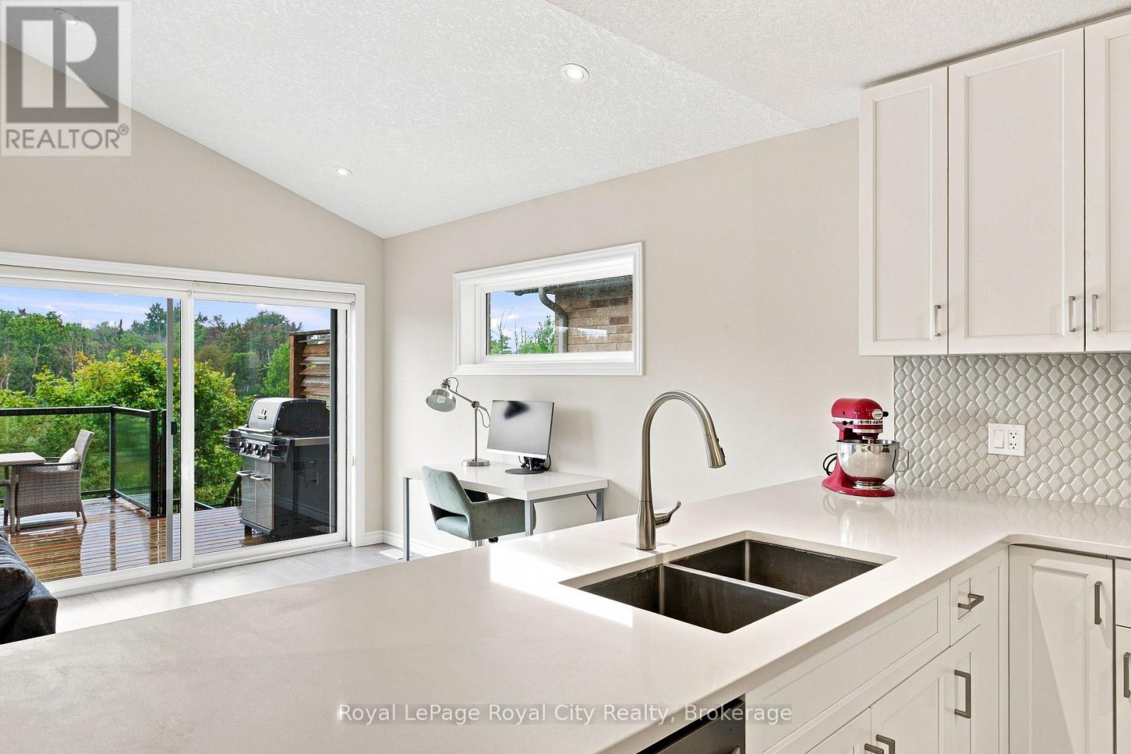 558 Starwood Drive, Guelph, Ontario  N1E 0L8 - Photo 10 - X13772722