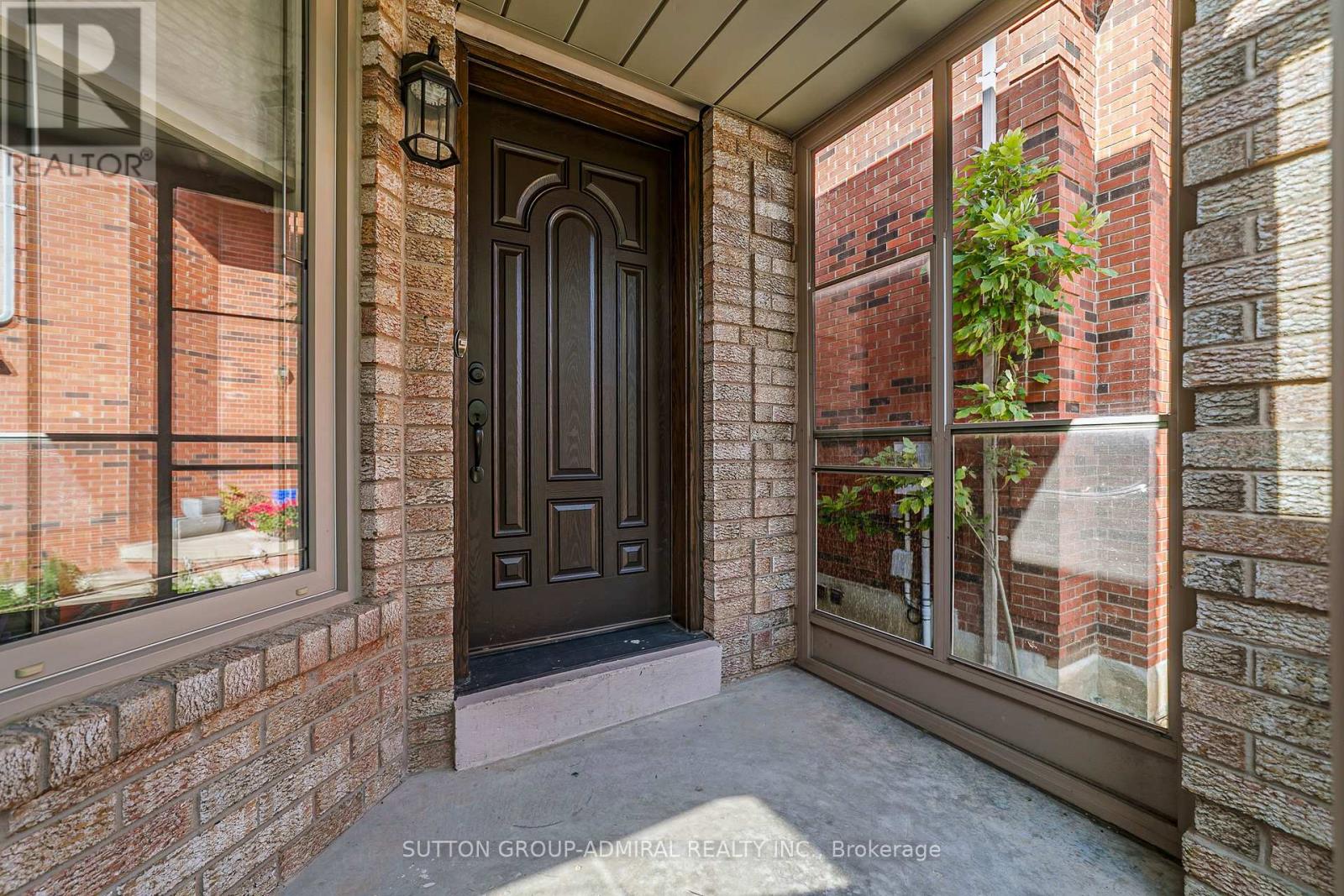 18 Buckhorn Avenue, Richmond Hill, Ontario L4C 0E3 - Photo 2 - N13778978