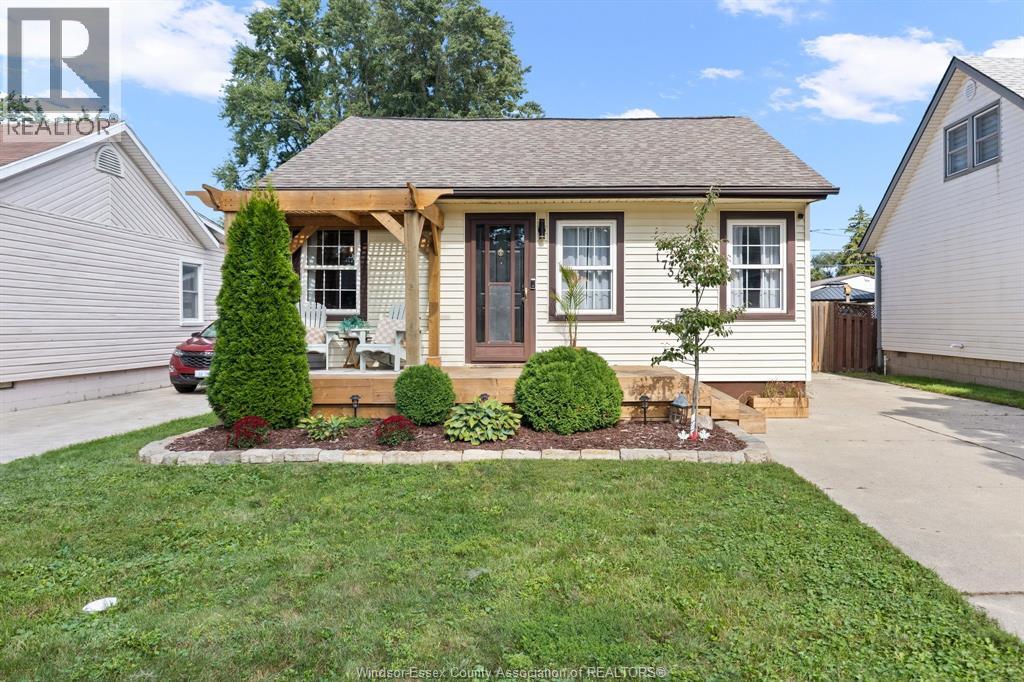 1734 Westcott, Windsor, Ontario  N8Y 4C9 - Photo 2 - 26022508