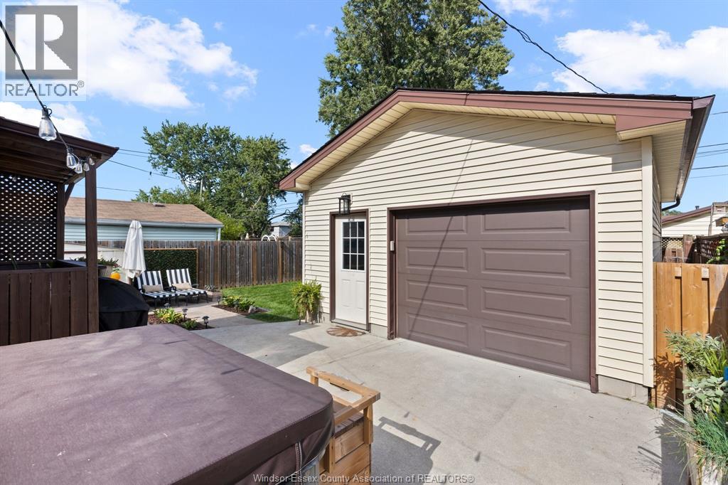1734 Westcott, Windsor, Ontario  N8Y 4C9 - Photo 4 - 26022508