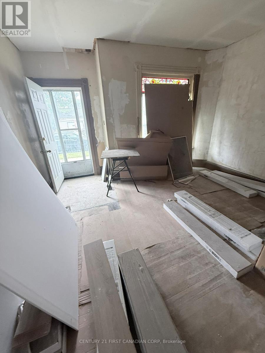 8-10 Hillyard Street, Chatham-Kent, Ontario  N7L 3C9 - Photo 5 - X13435804