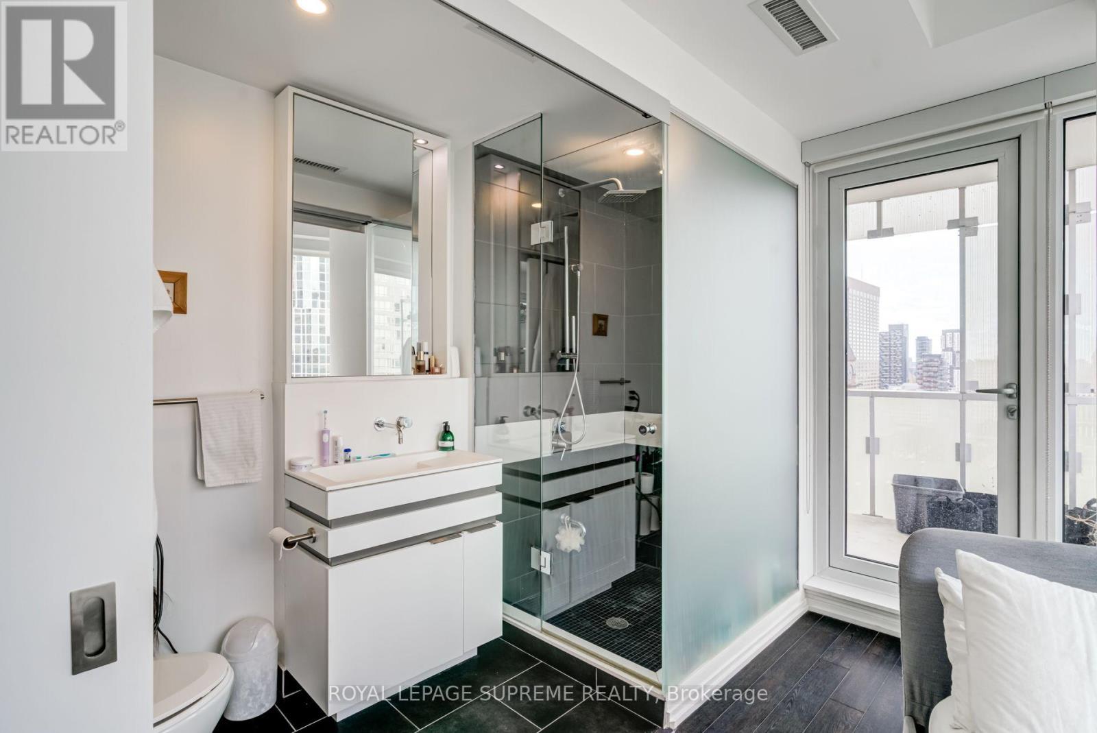 2112 - 197 Yonge Street, Toronto, Ontario  M5B 1M4 - Photo 23 - C13780170