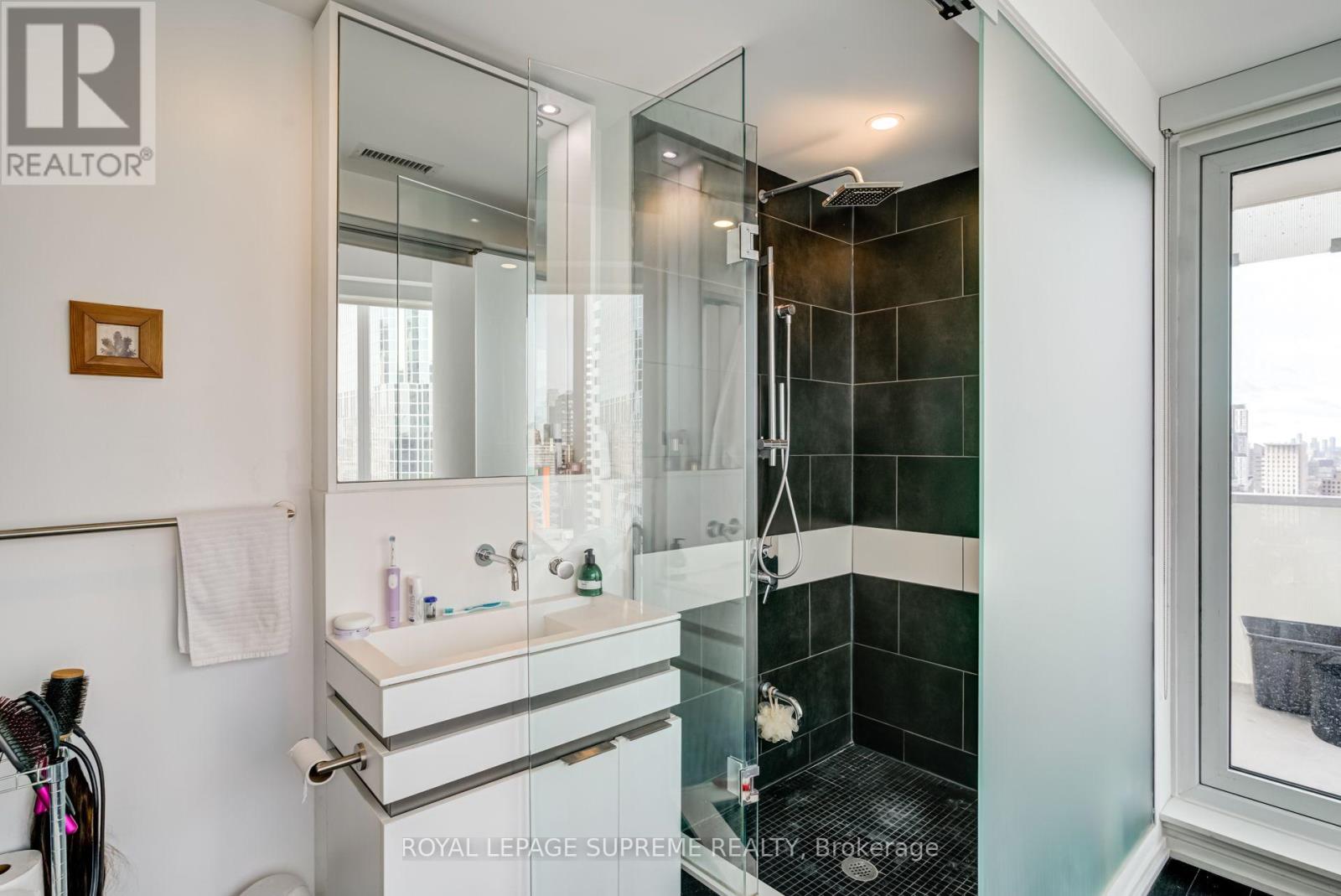 2112 - 197 Yonge Street, Toronto, Ontario  M5B 1M4 - Photo 24 - C13780170