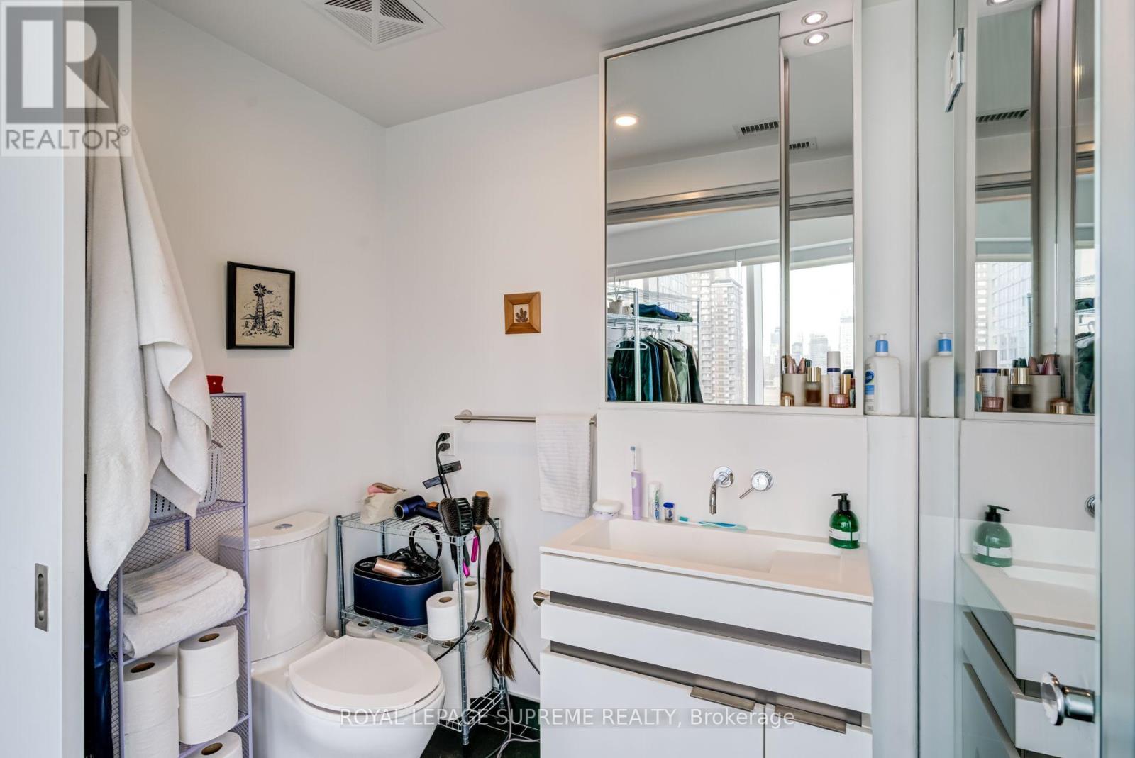 2112 - 197 Yonge Street, Toronto, Ontario  M5B 1M4 - Photo 25 - C13780170