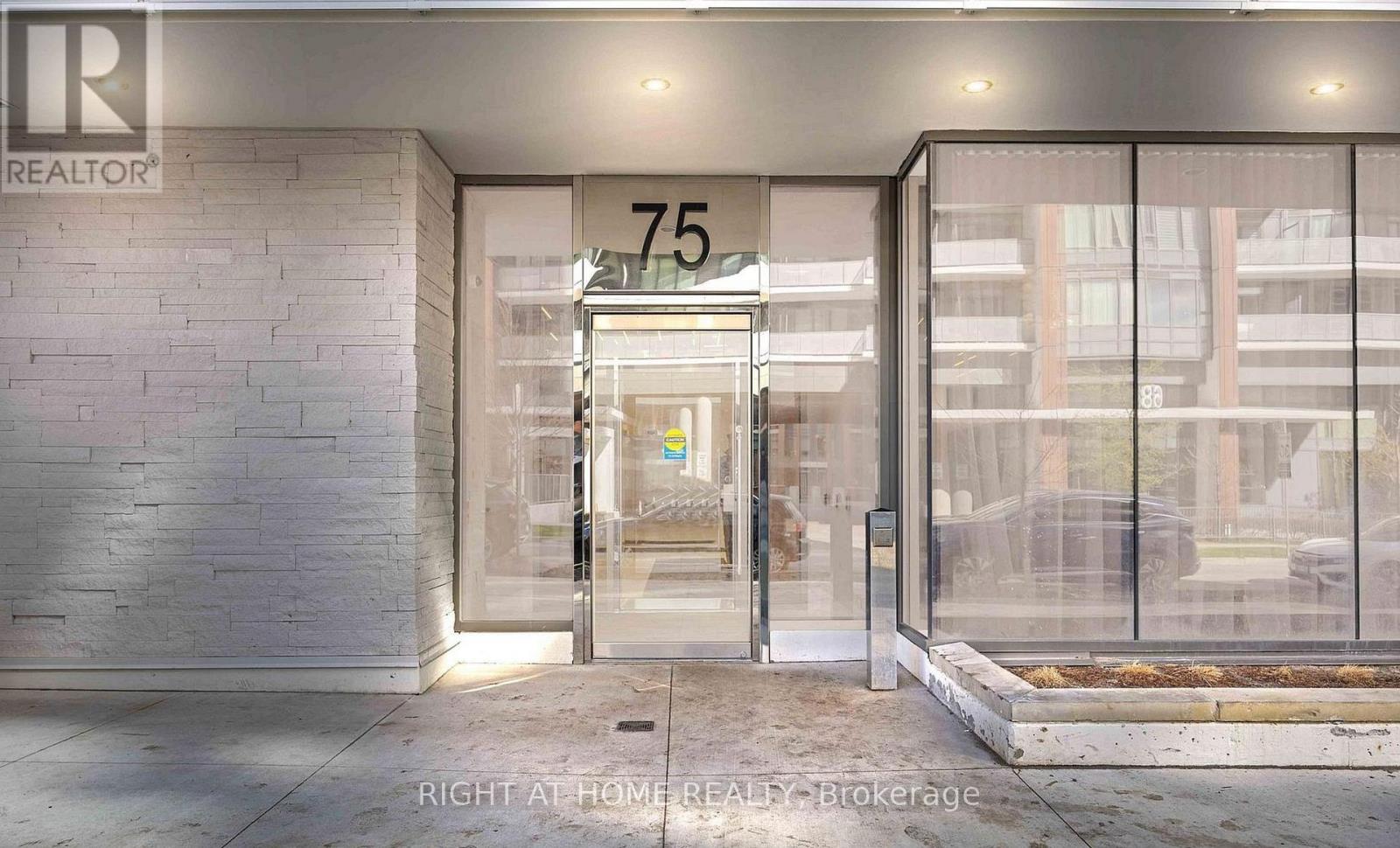 1612 - 75 Canterbury Place, Toronto, Ontario  M2N 0L2 - Photo 2 - C13780186