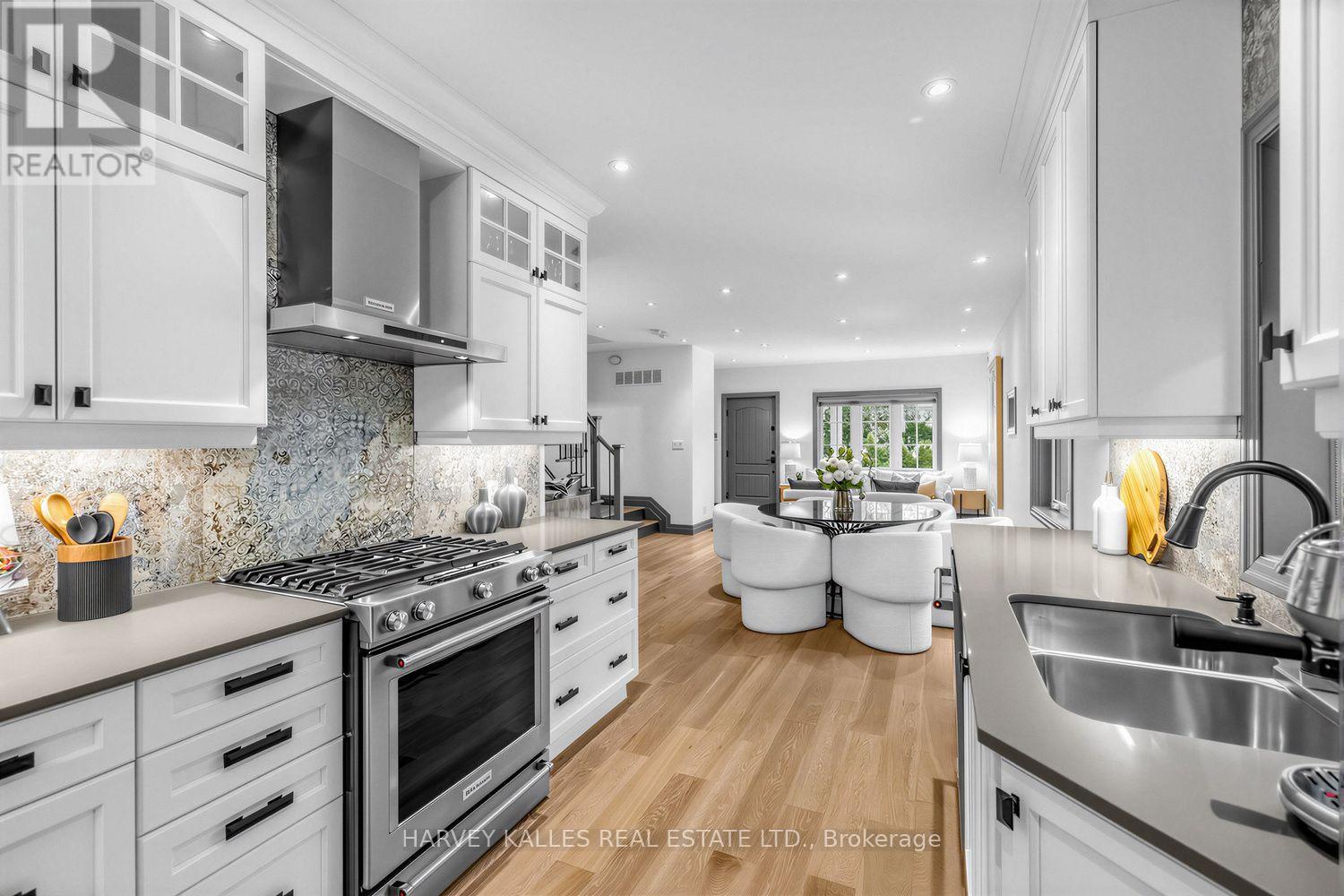 487 Winnett Avenue, Toronto, Ontario  M6C 3M6 - Photo 10 - C13780208