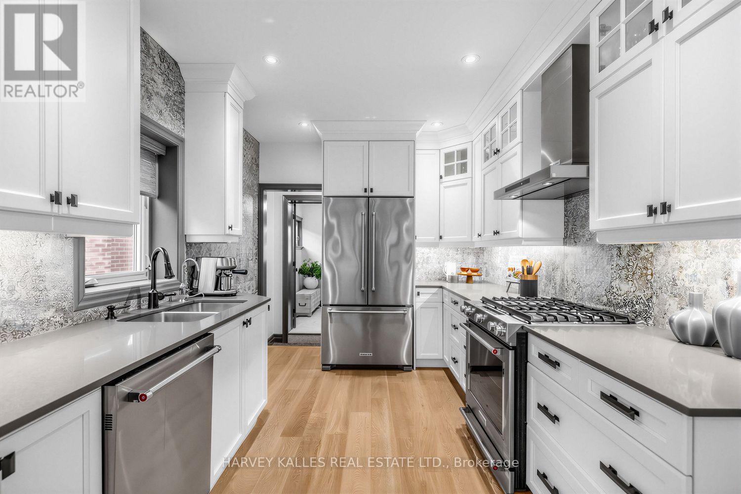 487 Winnett Avenue, Toronto, Ontario  M6C 3M6 - Photo 11 - C13780208