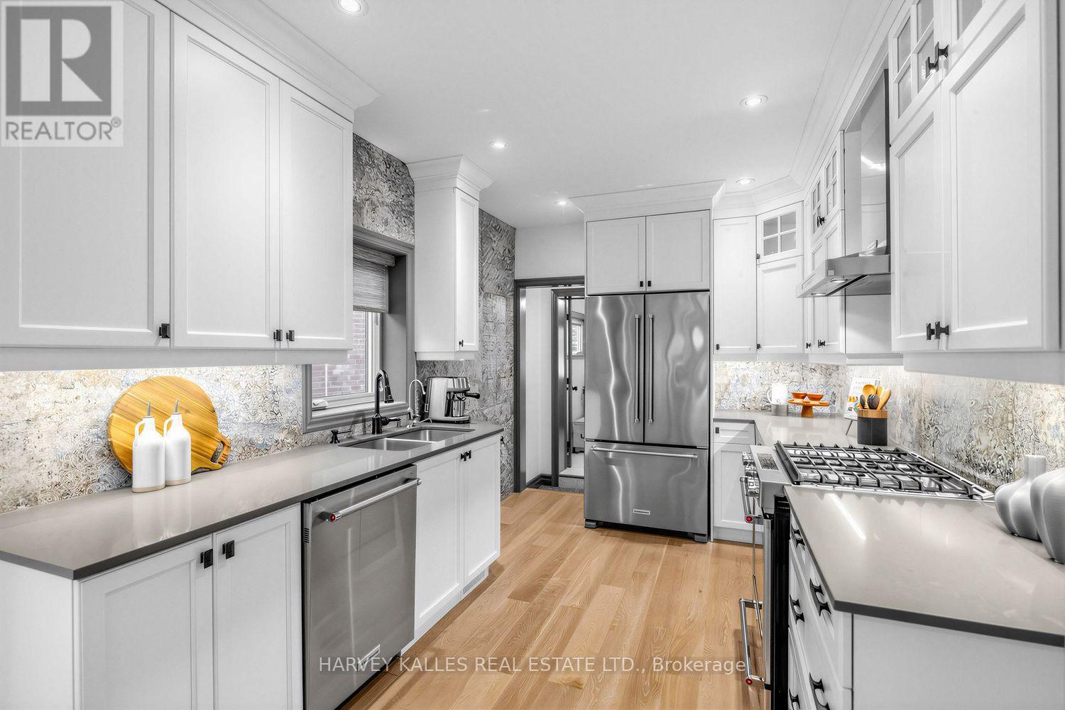 487 Winnett Avenue, Toronto, Ontario  M6C 3M6 - Photo 12 - C13780208