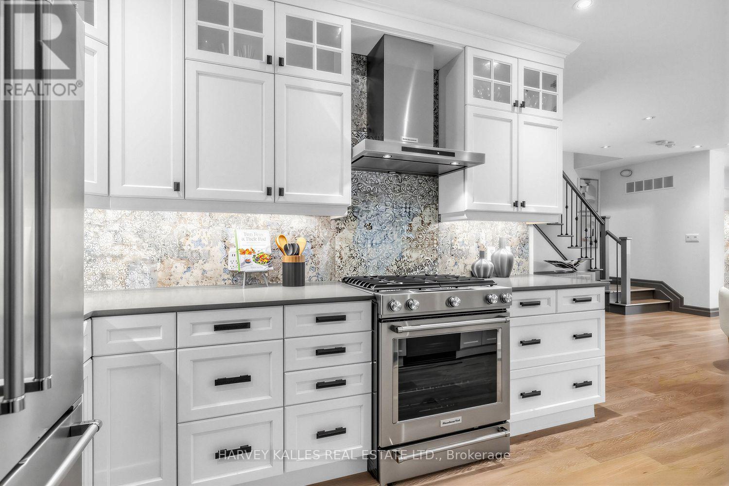 487 Winnett Avenue, Toronto, Ontario  M6C 3M6 - Photo 13 - C13780208