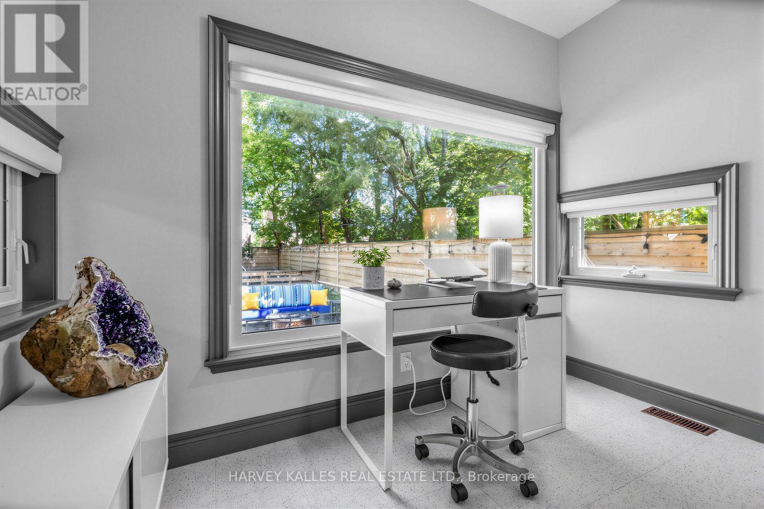 487 Winnett Avenue, Toronto, Ontario  M6C 3M6 - Photo 15 - C13780208