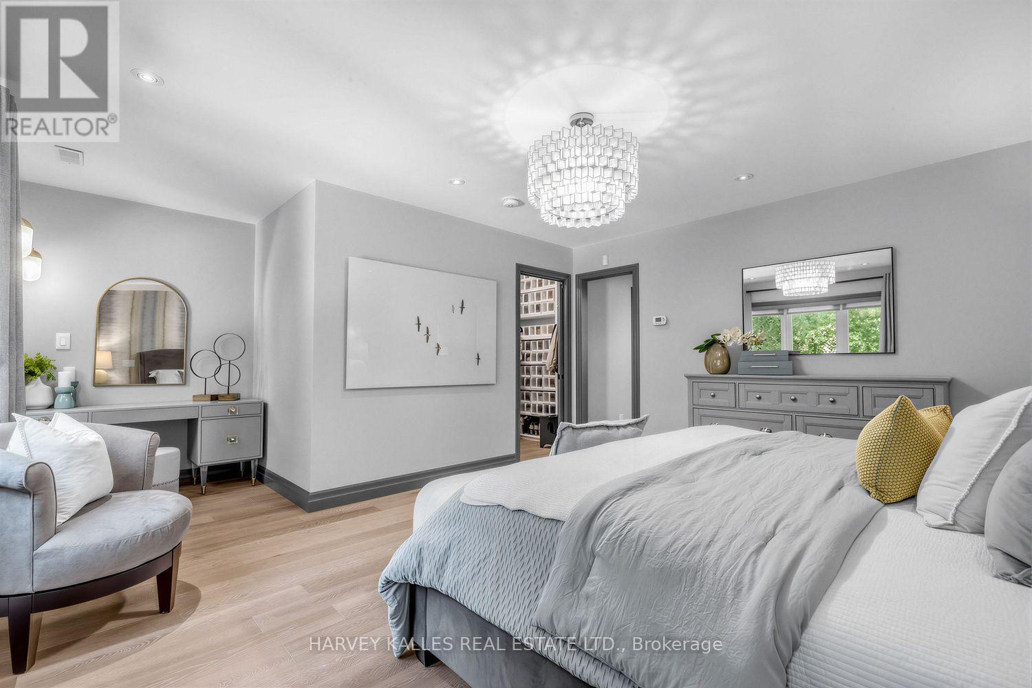 487 Winnett Avenue, Toronto, Ontario  M6C 3M6 - Photo 22 - C13780208
