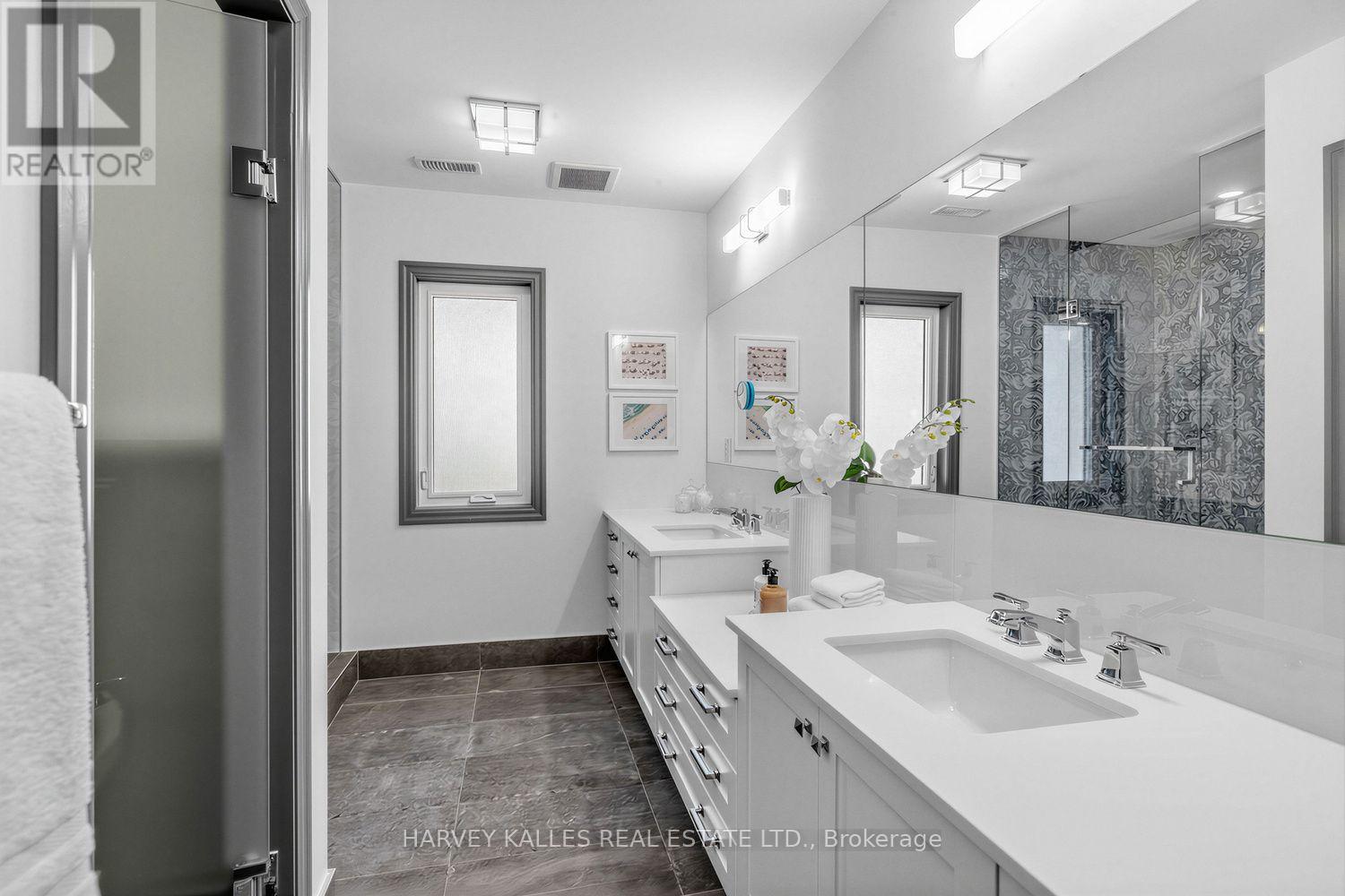 487 Winnett Avenue, Toronto, Ontario  M6C 3M6 - Photo 23 - C13780208