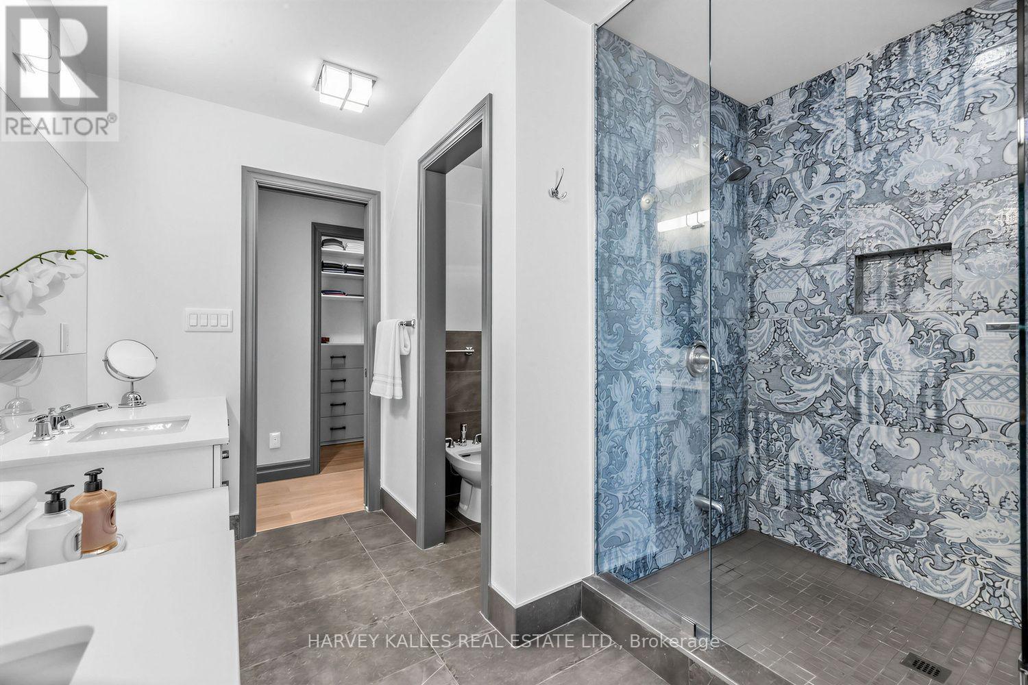 487 Winnett Avenue, Toronto, Ontario  M6C 3M6 - Photo 24 - C13780208