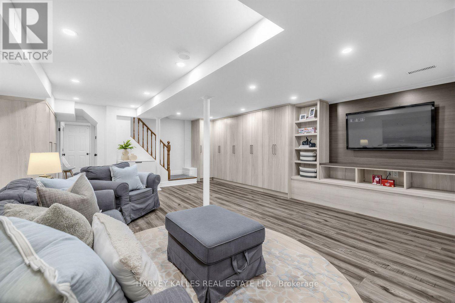 487 Winnett Avenue, Toronto, Ontario  M6C 3M6 - Photo 26 - C13780208