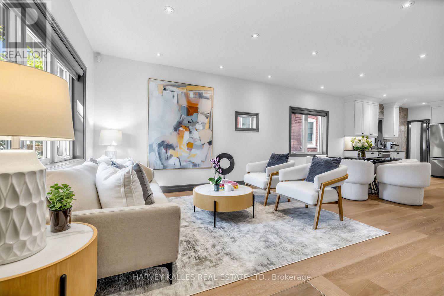 487 Winnett Avenue, Toronto, Ontario  M6C 3M6 - Photo 3 - C13780208