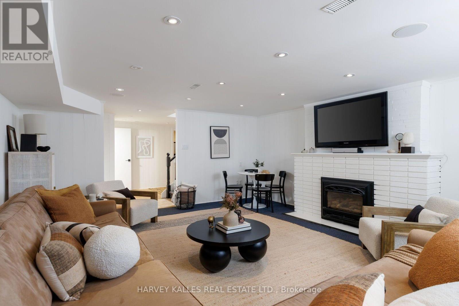 15 Moorehill Drive, Toronto, Ontario  M4G 1A3 - Photo 38 - C13780272