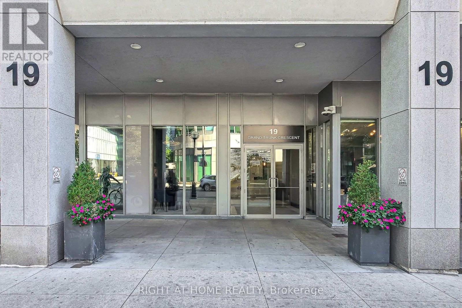 712 - 19 Grand Trunk Crescent, Toronto, Ontario  M5J 3A3 - Photo 3 - C13780368
