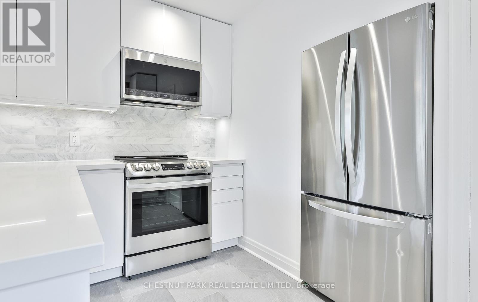 Upper - 11 Oriole Crescent, Toronto, Ontario  M5P 1L6 - Photo 10 - C13780428