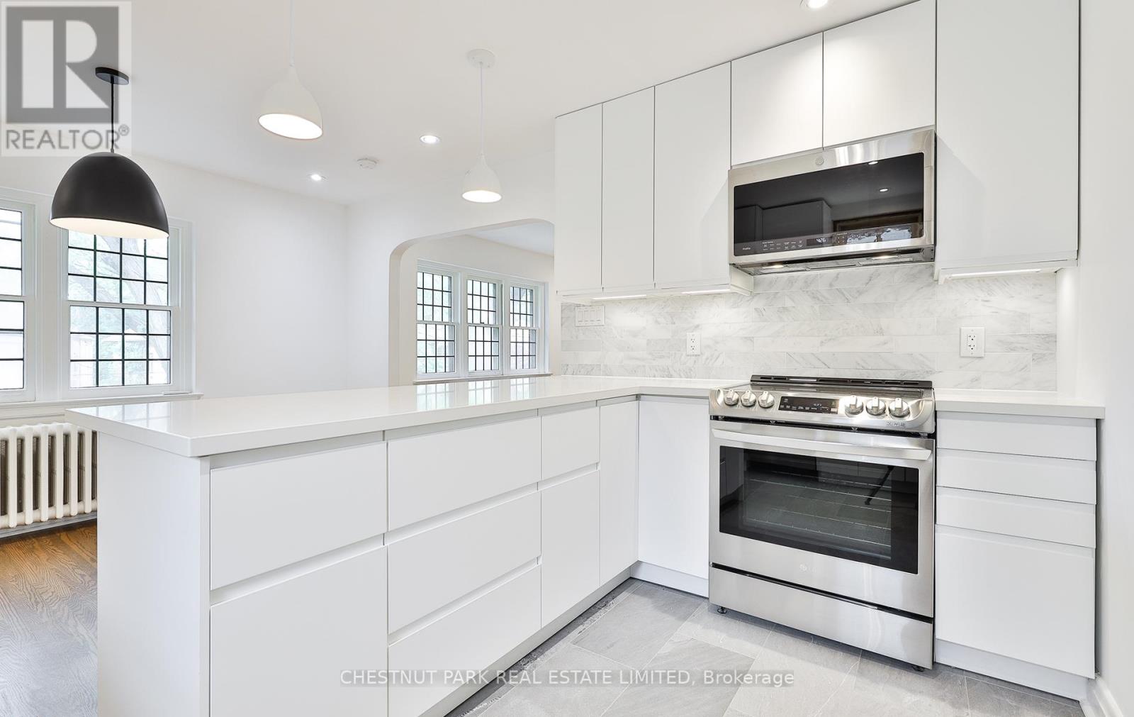 Upper - 11 Oriole Crescent, Toronto, Ontario  M5P 1L6 - Photo 11 - C13780428