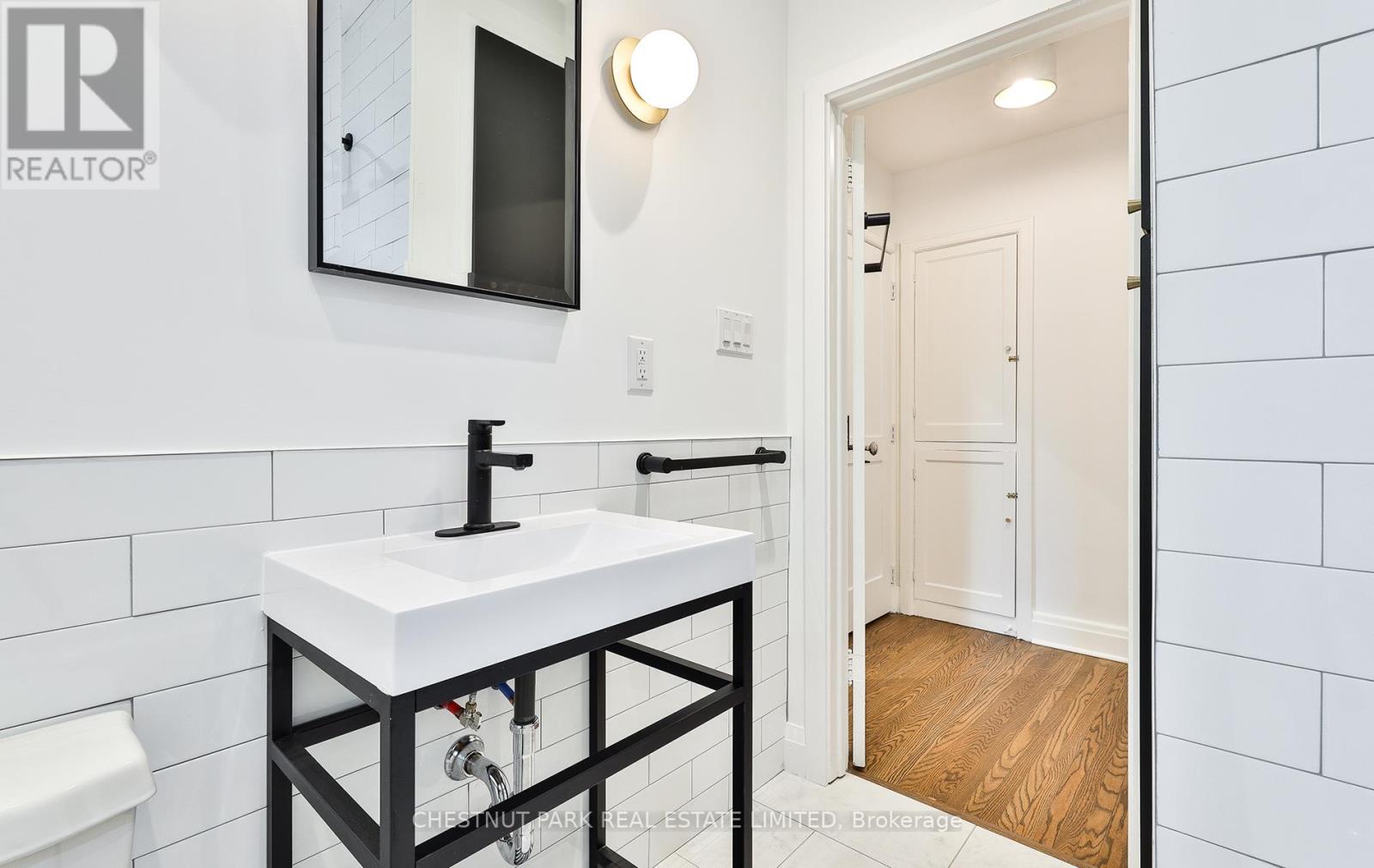 Upper - 11 Oriole Crescent, Toronto, Ontario  M5P 1L6 - Photo 16 - C13780428