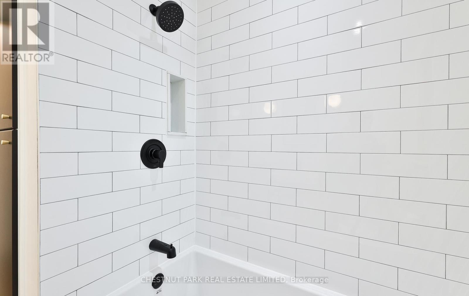 Upper - 11 Oriole Crescent, Toronto, Ontario  M5P 1L6 - Photo 17 - C13780428