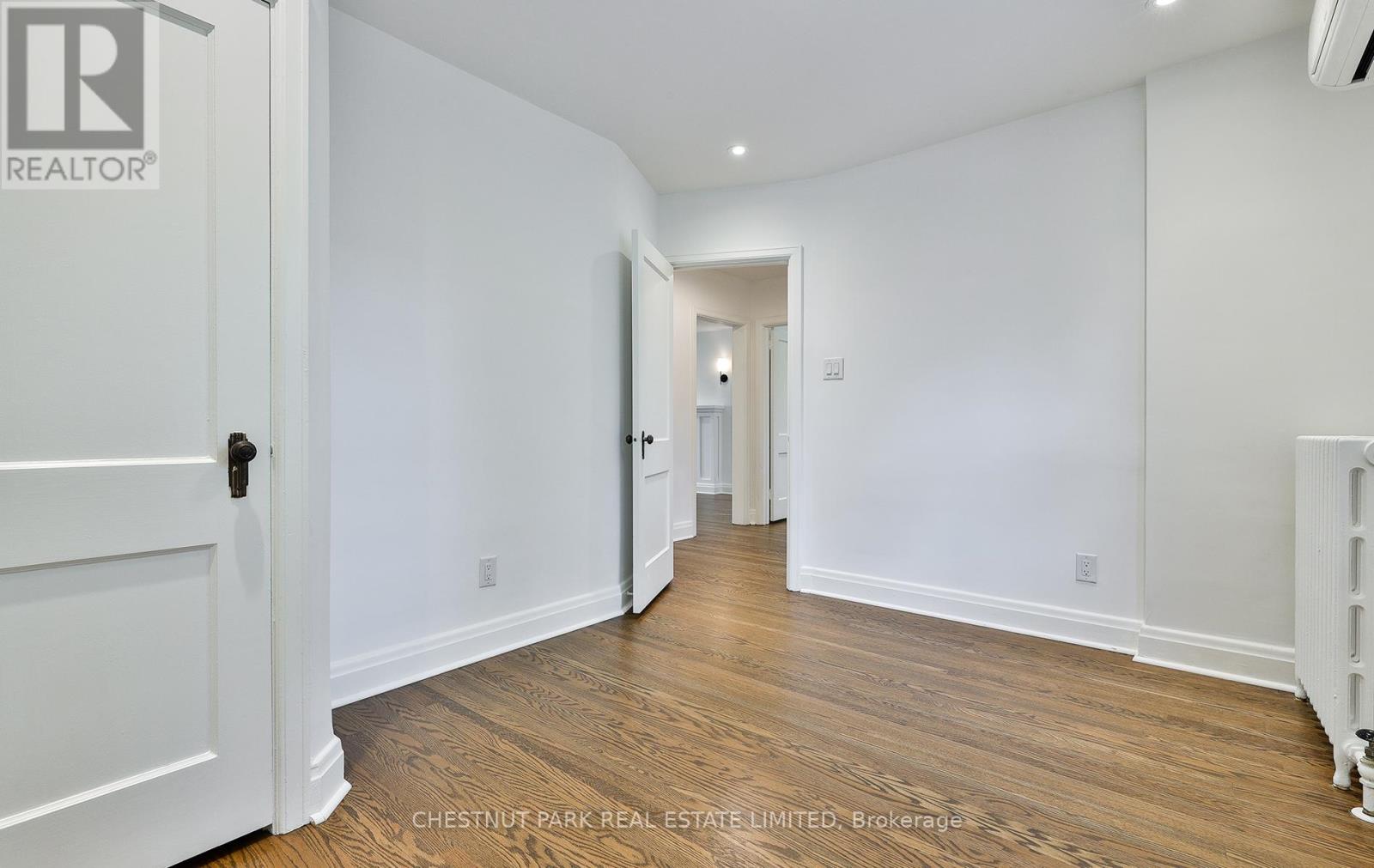 Upper - 11 Oriole Crescent, Toronto, Ontario  M5P 1L6 - Photo 19 - C13780428