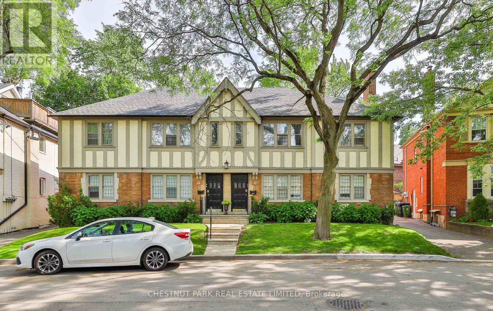 Upper - 11 Oriole Crescent, Toronto, Ontario  M5P 1L6 - Photo 2 - C13780428