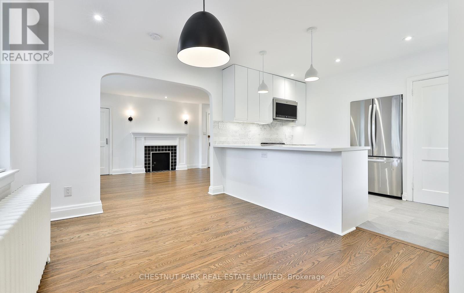 Upper - 11 Oriole Crescent, Toronto, Ontario  M5P 1L6 - Photo 8 - C13780428