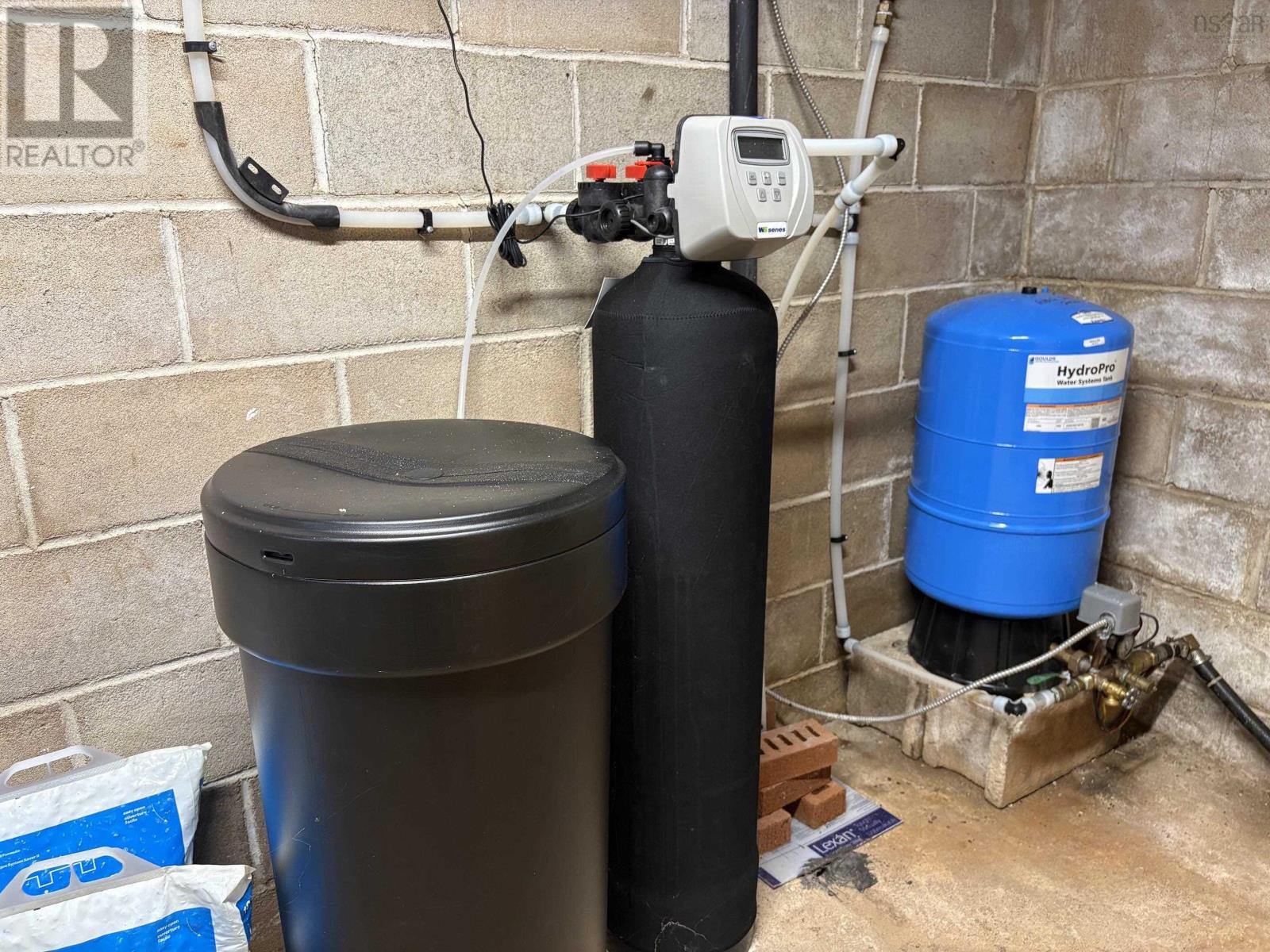 Water conditioner and pressure tank