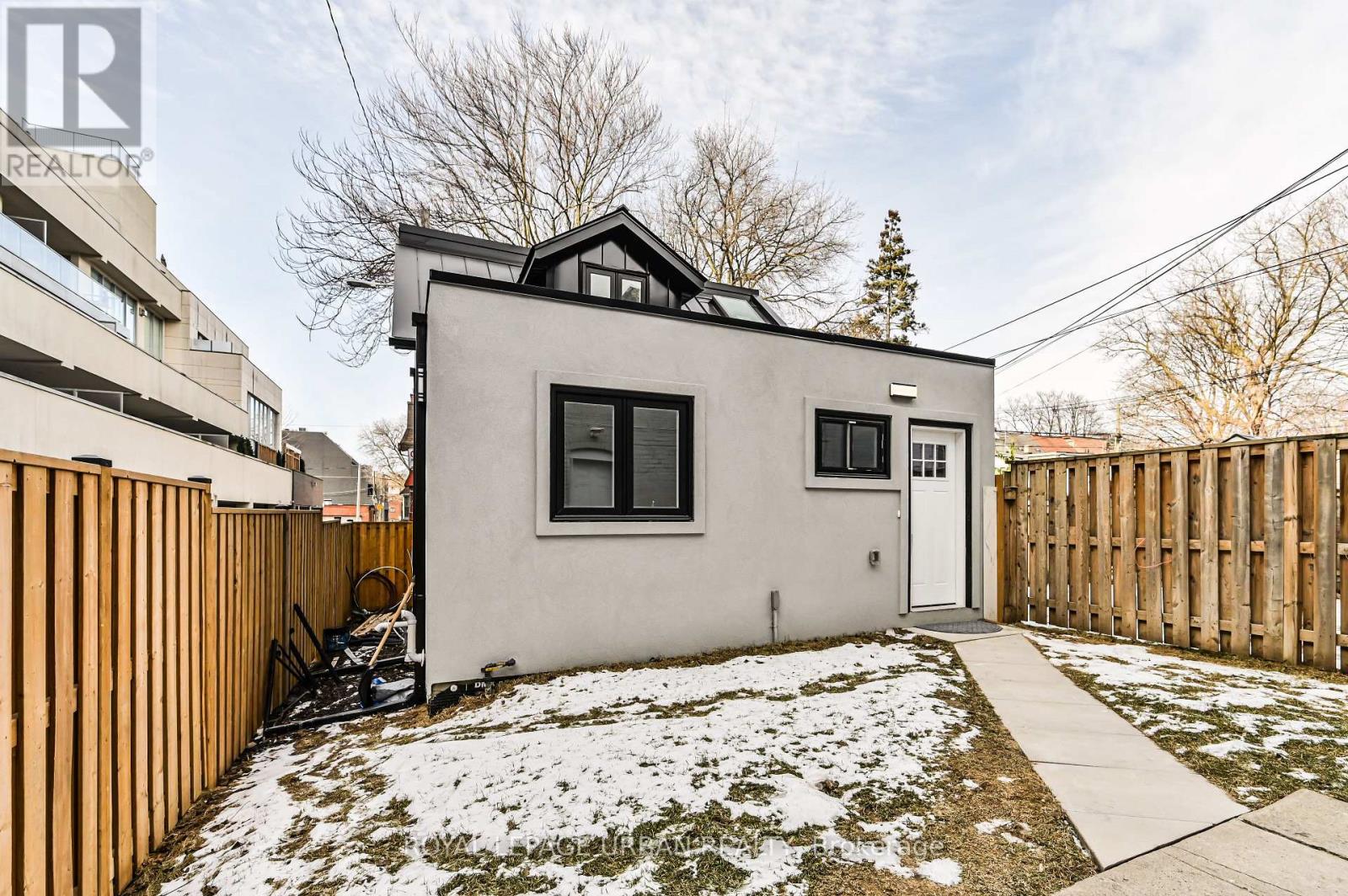 208 WOODBINE AVENUE, Toronto, Ontario