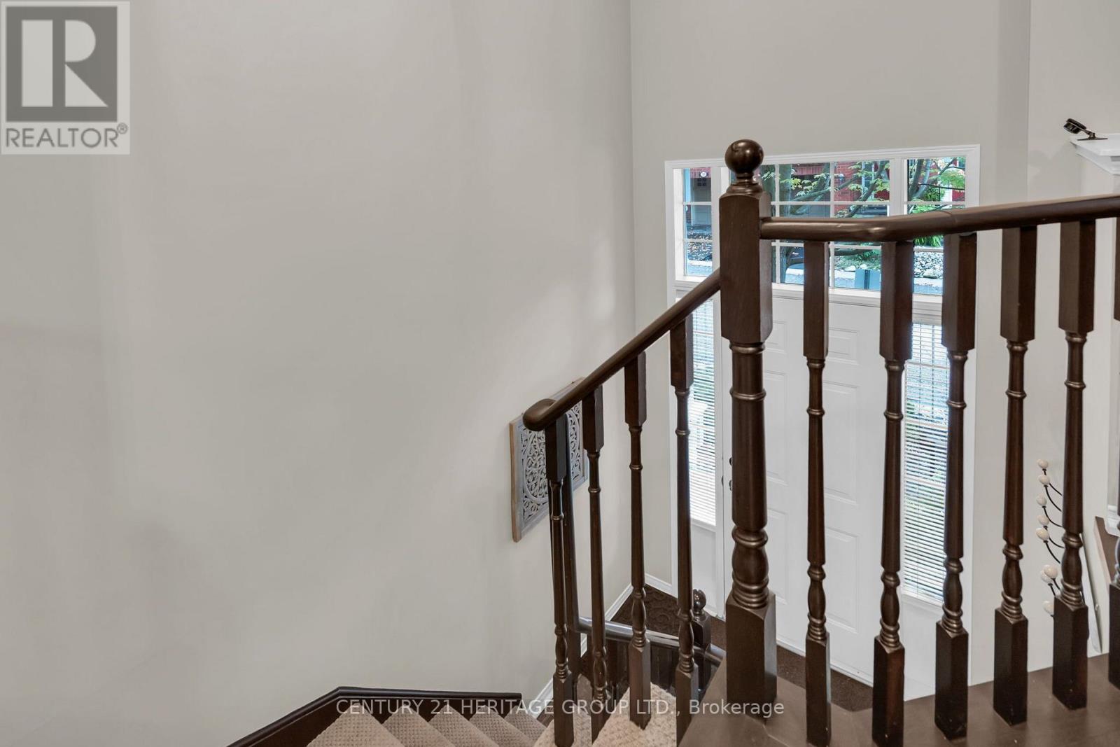 83 Mosaics Avenue, Aurora, Ontario  L4G 7L5 - Photo 6 - N13780260