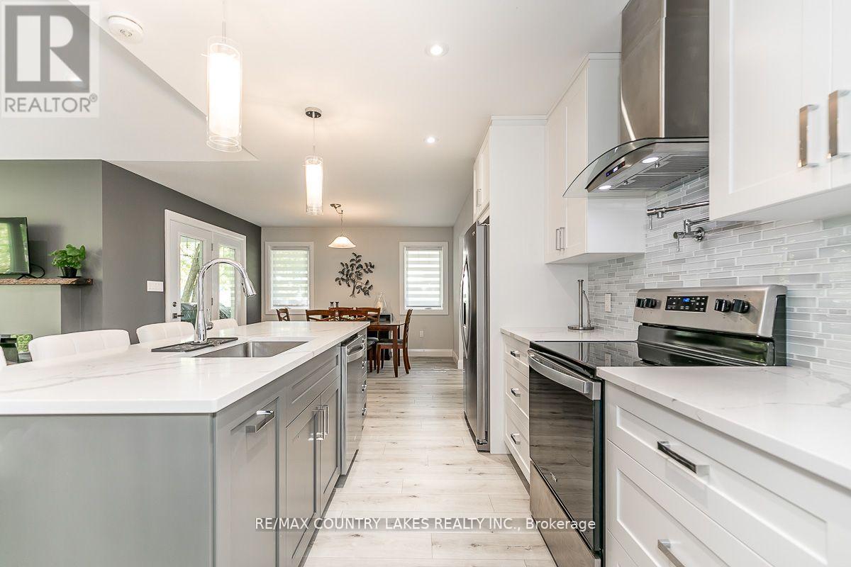 2589 Lakeshore Drive, Ramara (Brechin), Ontario  L0K 1B0 - Photo 7 - S13780254