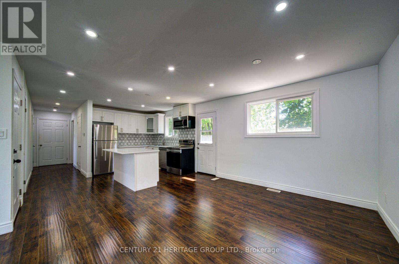 200 Ferndale Drive N, Barrie, Ontario  L4N 9W1 - Photo 4 - S13780356
